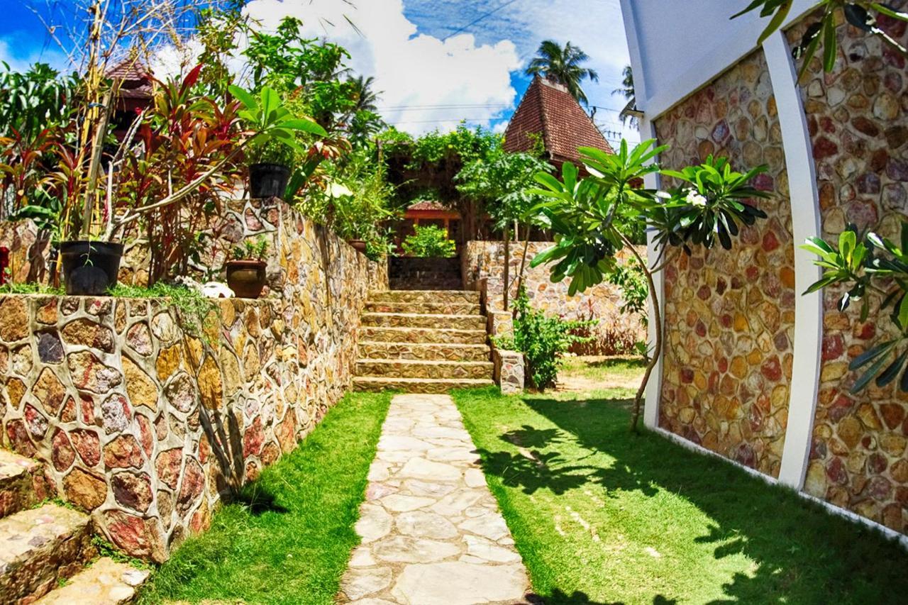 Ayu Hotel Karimunjawa Exterior photo