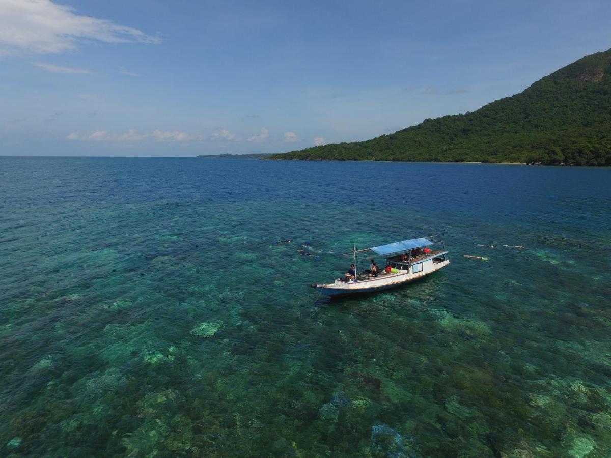 Ayu Hotel Karimunjawa Exterior photo