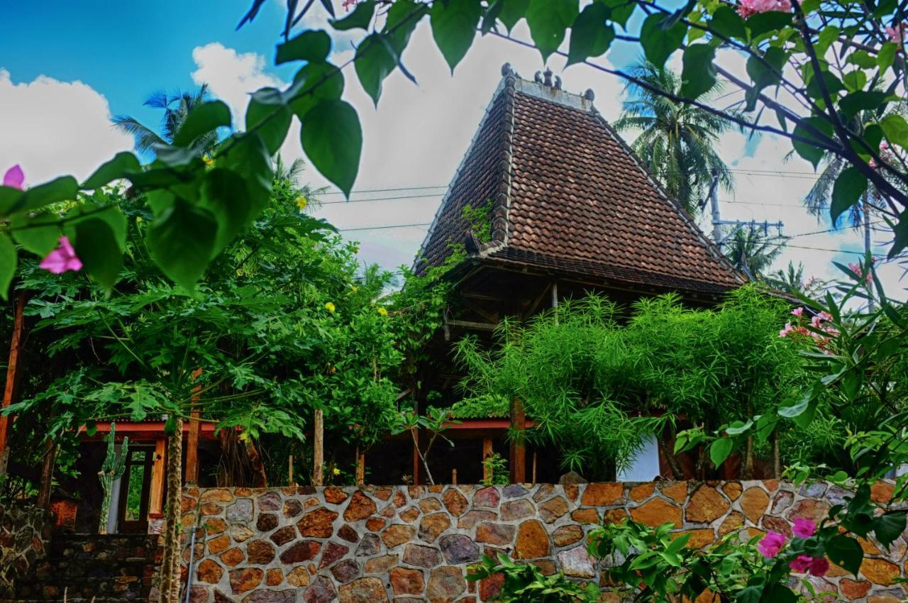 Ayu Hotel Karimunjawa Exterior photo
