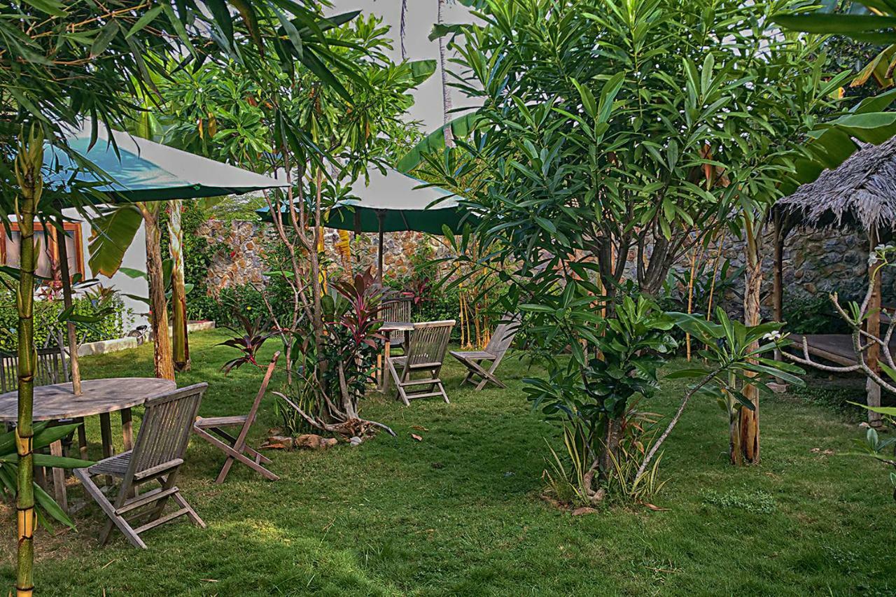 Ayu Hotel Karimunjawa Exterior photo