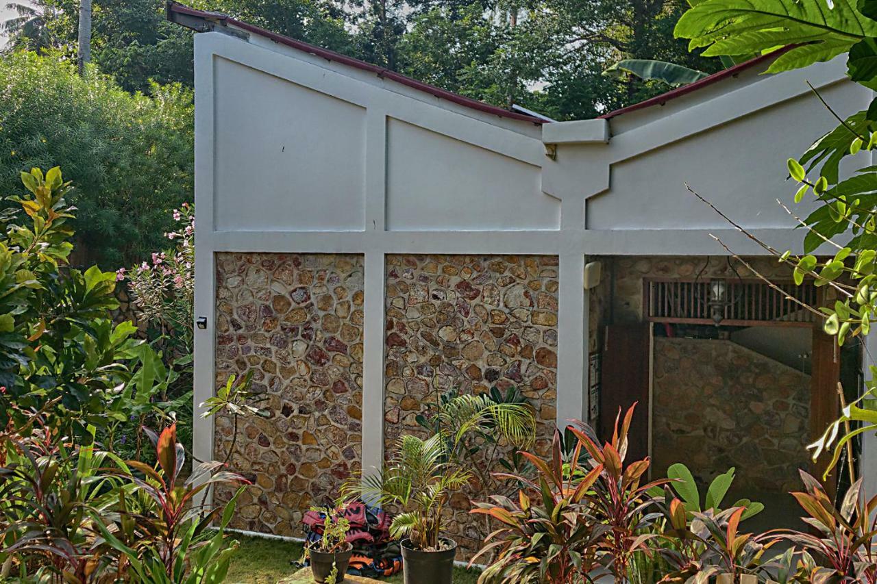 Ayu Hotel Karimunjawa Exterior photo