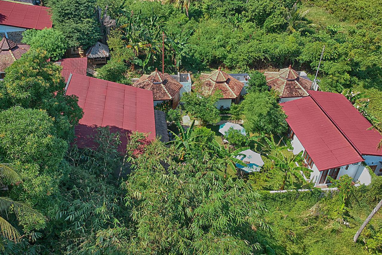 Ayu Hotel Karimunjawa Exterior photo